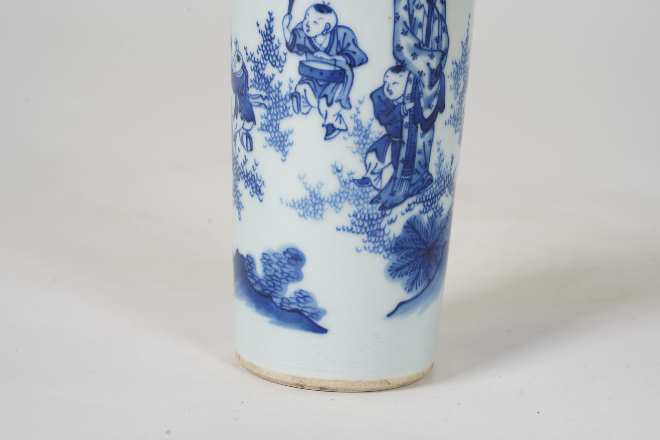 A small Chinese blue and white ‘figures in garden’ rolwagen vase, possibly Chongzhen period (1627-1644)